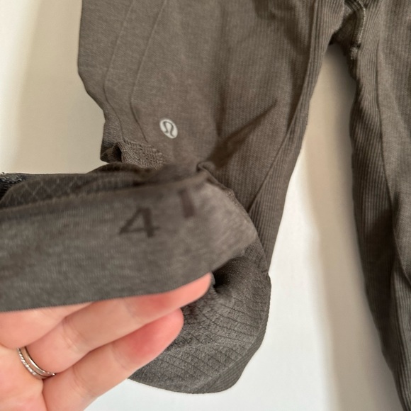 Lululemon Athletica Gray In the Flow Crop II Seamless Athletic Leggings size 4 - Picture 13 of 14